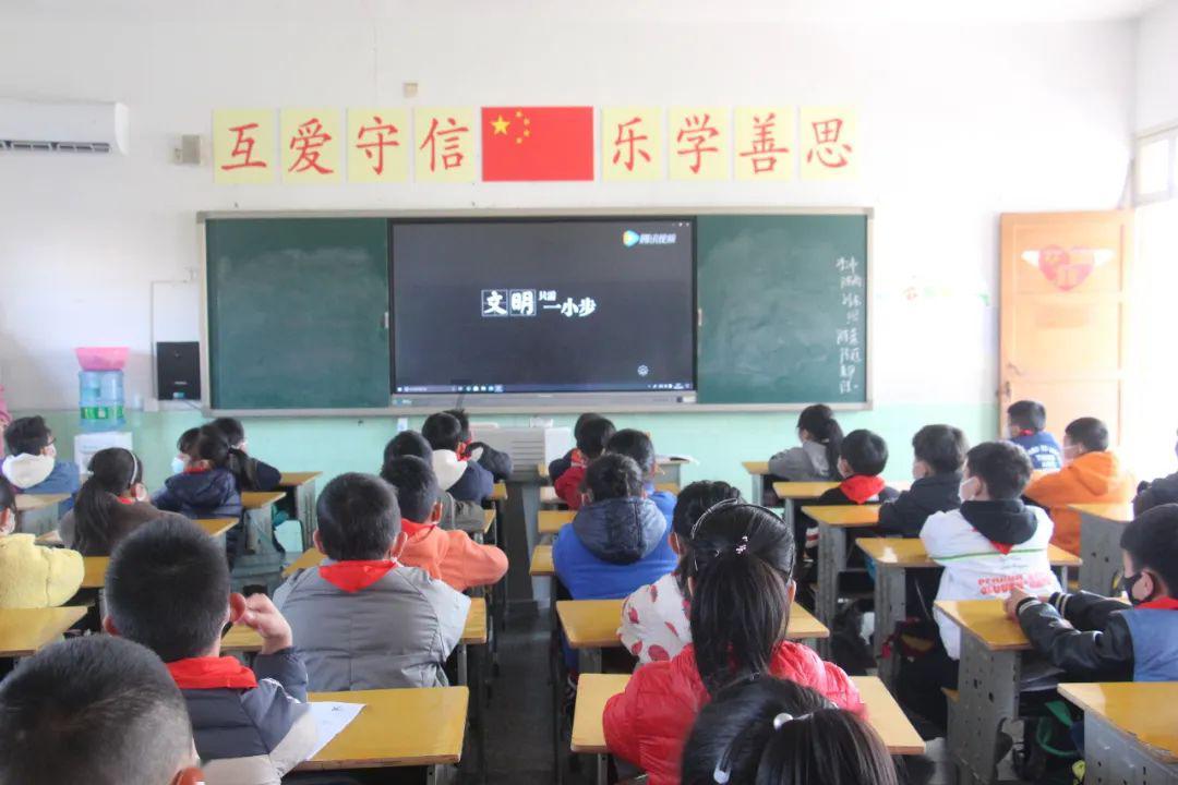 救援男孩与狗
